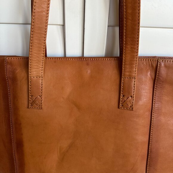 Noonday Collection. Luscious leather stitched, modern silhouette must-have bag - Picture 8 of 9